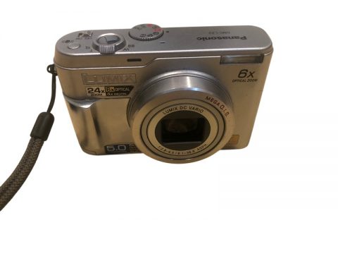 Panasonic LUMIX DMC LZ2 5.0MP Digital Camera 6x