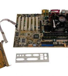 Carte-mère P4S533 Socket 478 + CPU + Mémoire + IO Plate